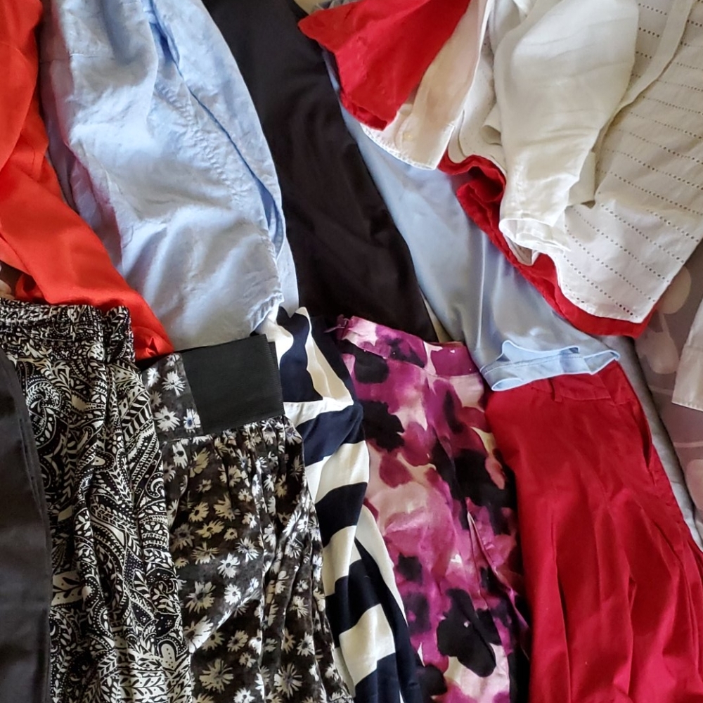 17 piece womens shirt and skirt bundle